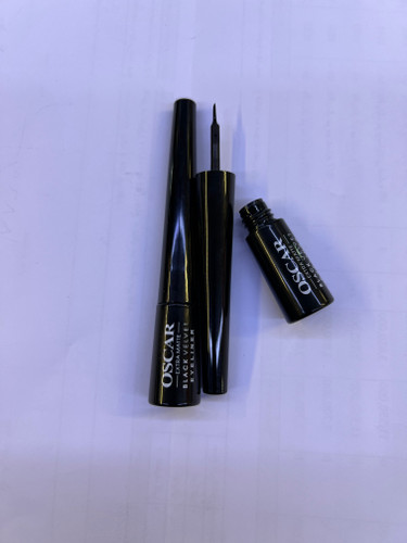 OSKAR extra matte BLACK velvet eye liner